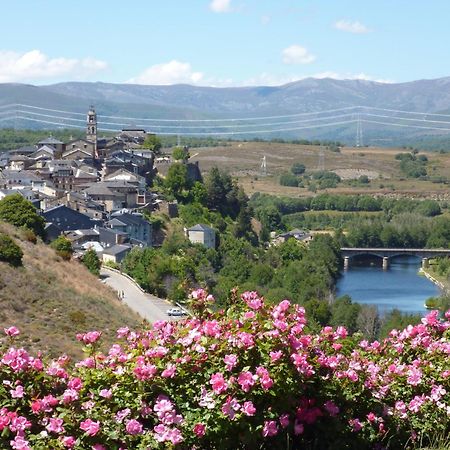 Hostal Carlos V Puebla de Sanabria Bagian luar foto