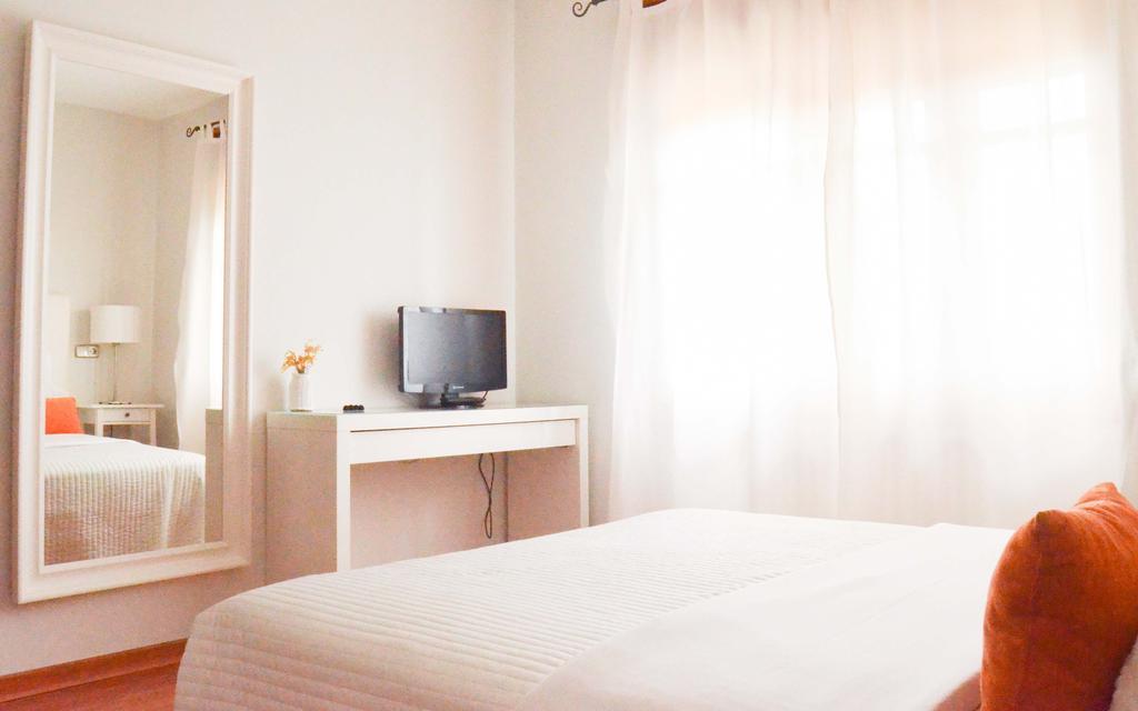 Hostal Carlos V Puebla de Sanabria Bagian luar foto