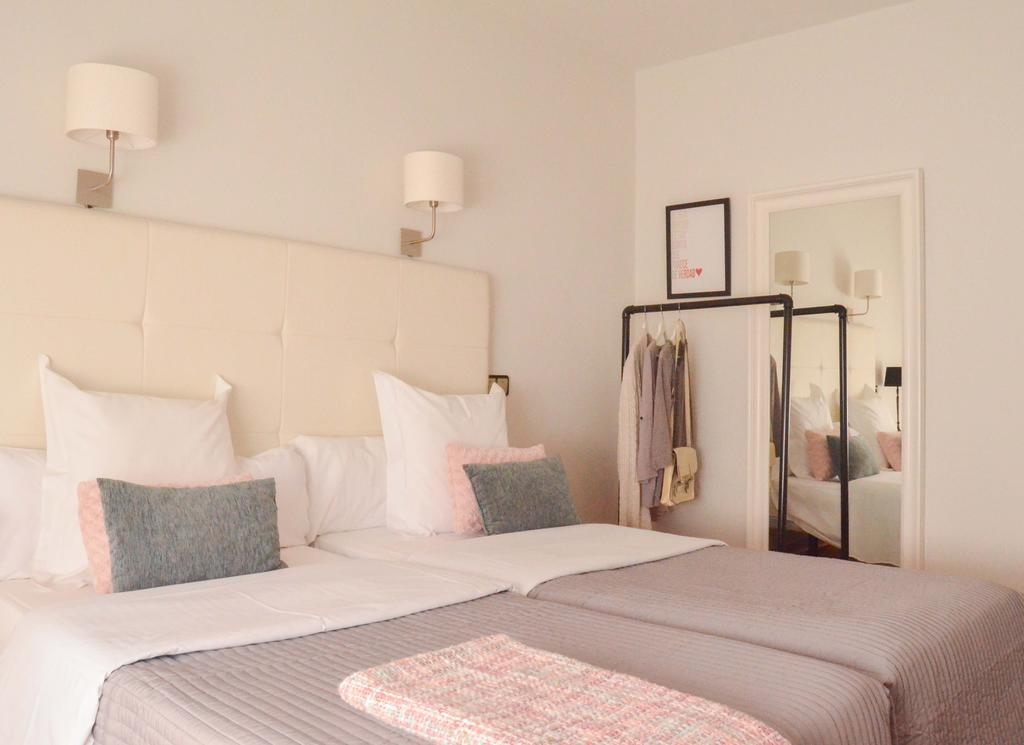 Hostal Carlos V Puebla de Sanabria Bagian luar foto