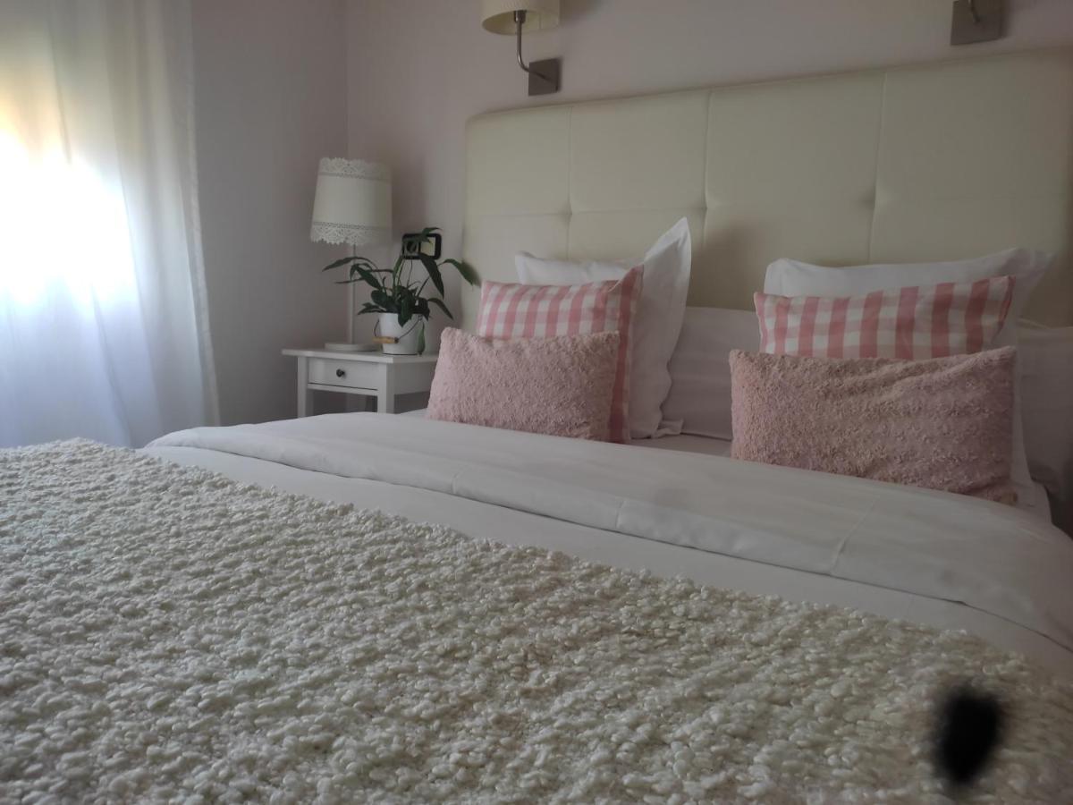 Hostal Carlos V Puebla de Sanabria Bagian luar foto