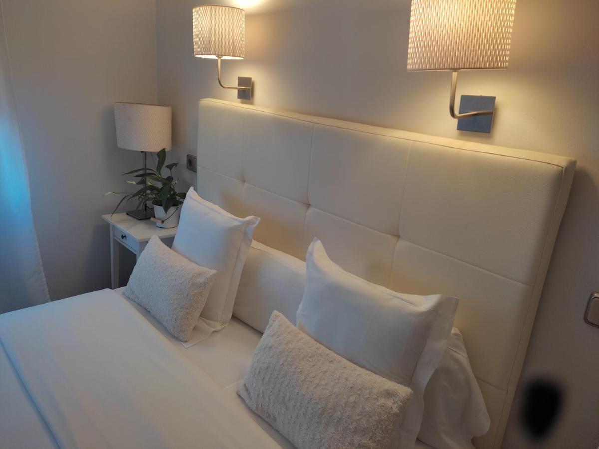 Hostal Carlos V Puebla de Sanabria Bagian luar foto