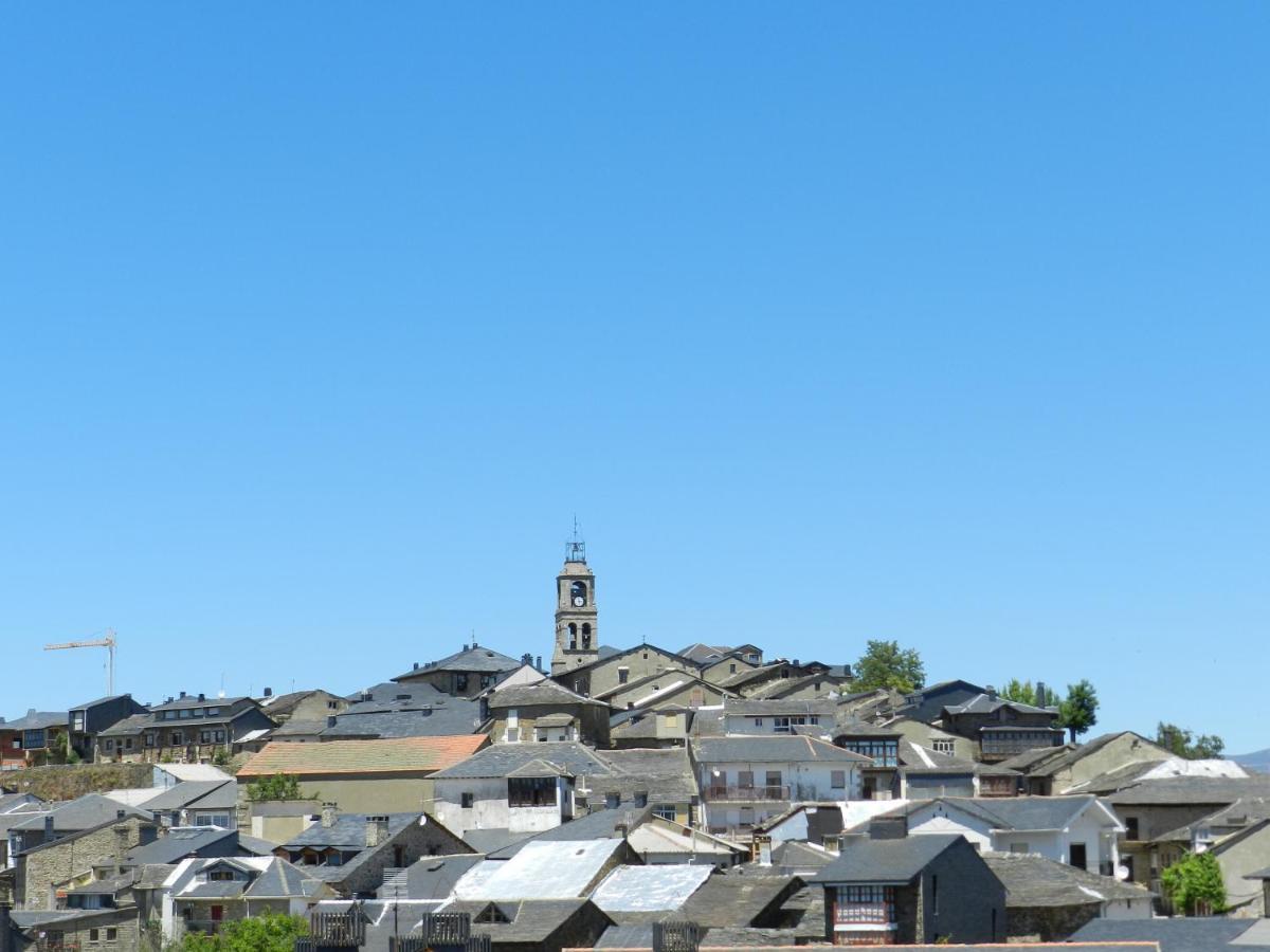 Hostal Carlos V Puebla de Sanabria Bagian luar foto