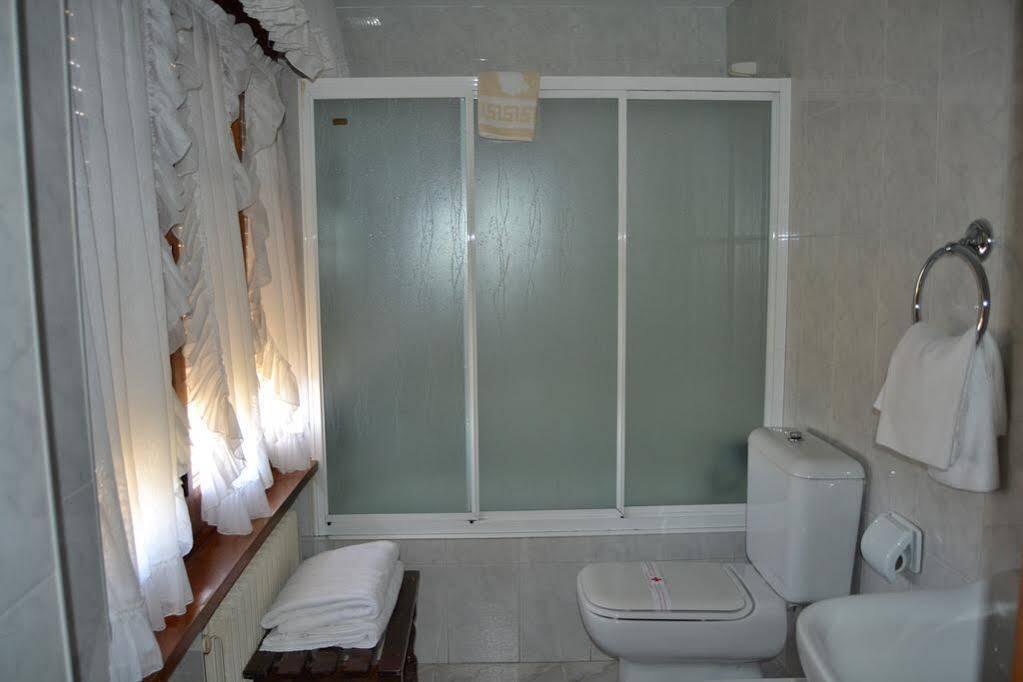 Hostal Carlos V Puebla de Sanabria Bagian luar foto
